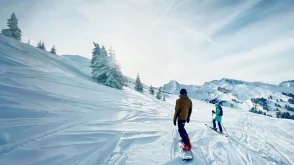 Avoriaz 1800 Transfers - snowboarders on the mountain